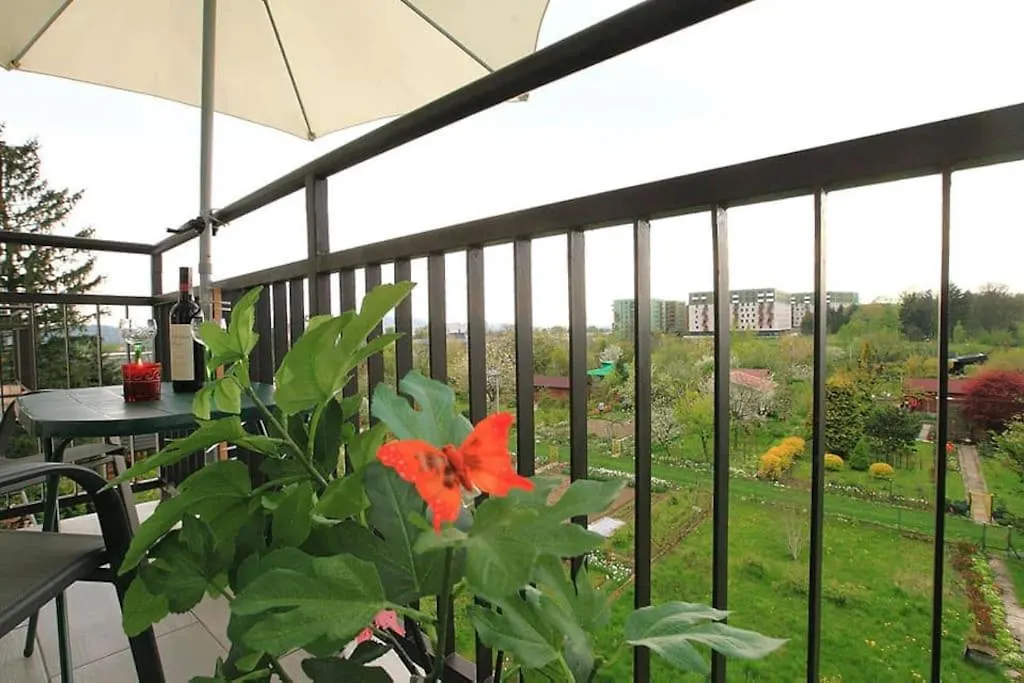 קרקוב Large And Modern Apartment With Free Parking Spot 0*,  פולין